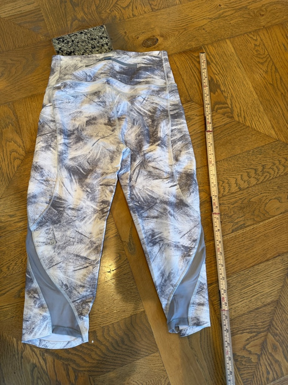 lululemon athletica Gray & White Abstract Print Leggings - Picture 3 of 5